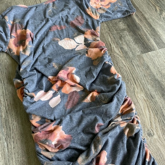 Motherbee Maternity Blue Floral Dress with Side Ruching, size small - Picture 8 of 9